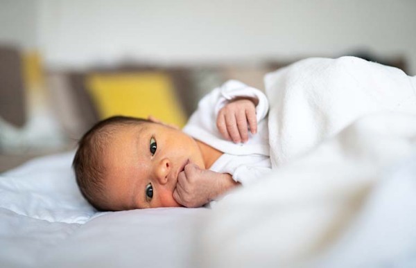 newborn_baby_awake_feature.jpg